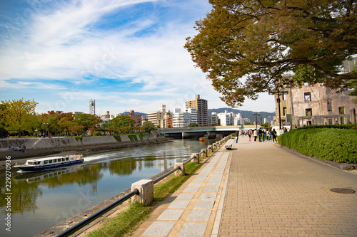 原爆ドーム 川