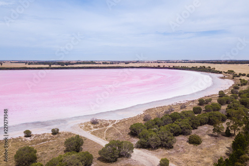 Fotografie, Obraz pink salt lake in Victoria, Australia