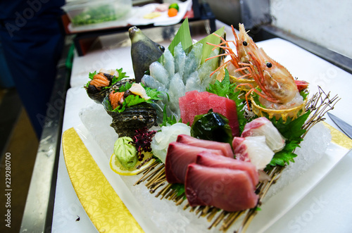 食べ物 お造り 刺身 鮪 はまち 鯛 海老 サザエ ウマズラハギ 新鮮 貝 食事 ランチ 大葉 美食家 ダイエット ワサビ 海 料理 寿司 おいしい アップ 昆布 船 盛り付け 調理 ホテル 海鮮 豪華 宿 居酒屋 一品 鰤 活き造り とれたて 魚 産地 直送 プリプリ 赤身 トロ 漁師 港