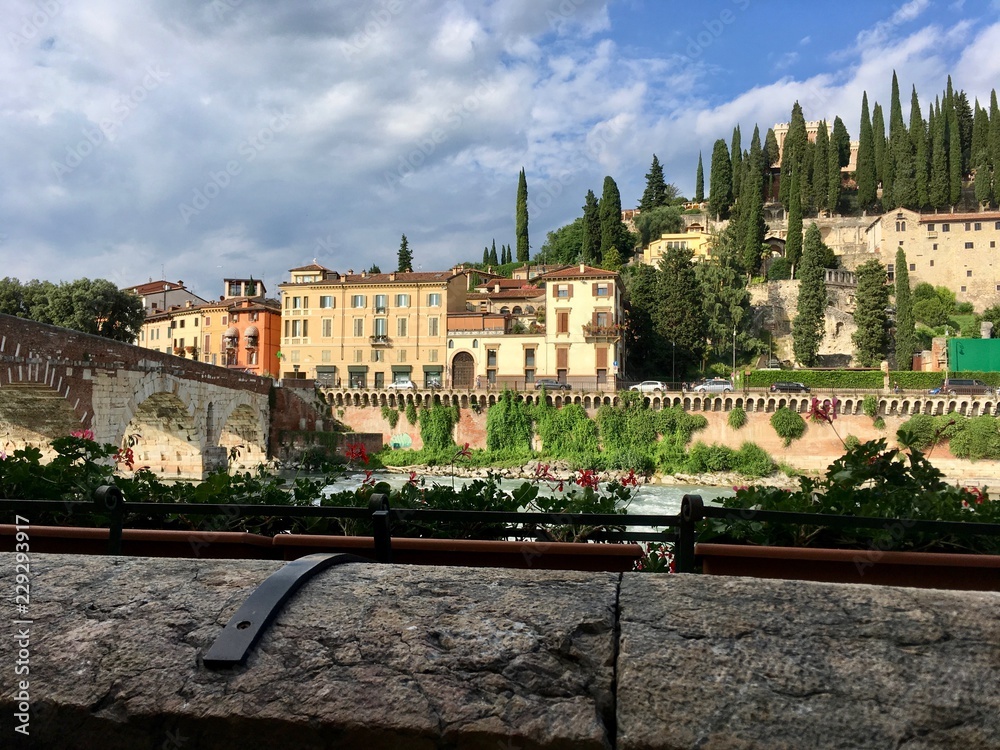 Fotografie Verona hillside looking over adige river