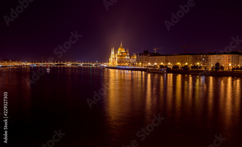 Parliament building n the night - Budapest - Hungary © Vincenzo De Bernardo