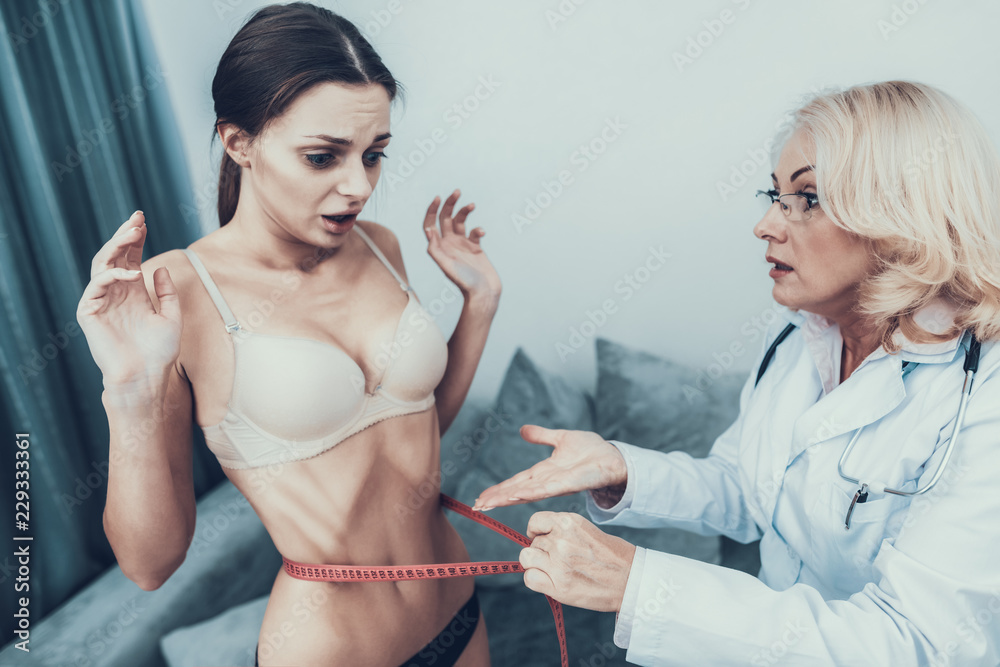 Ταπετσαρία Anorexic Young Girl with Doctor in White Coat.