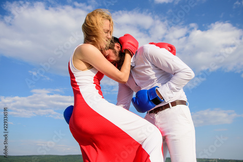 фотографія Man and woman boxing gloves fight blue sky background