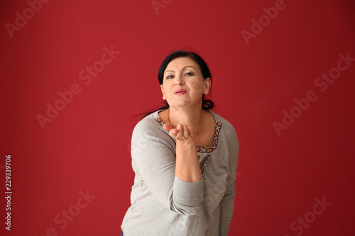 Portrait of mature woman bl...