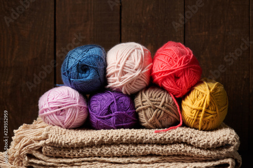 Photo balls of woolen yarn for knitting on wooden background