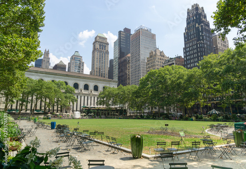 Fototapeta Naklejka Na Ścianę i Meble -  Green Lawn and Skyscrapers in Bryant Park in Midtown Manhattan, New York, USA