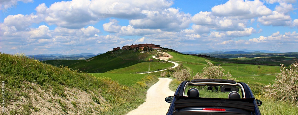 Italy: Small car in tuscan hills. - obrazy, fototapety, plakaty 