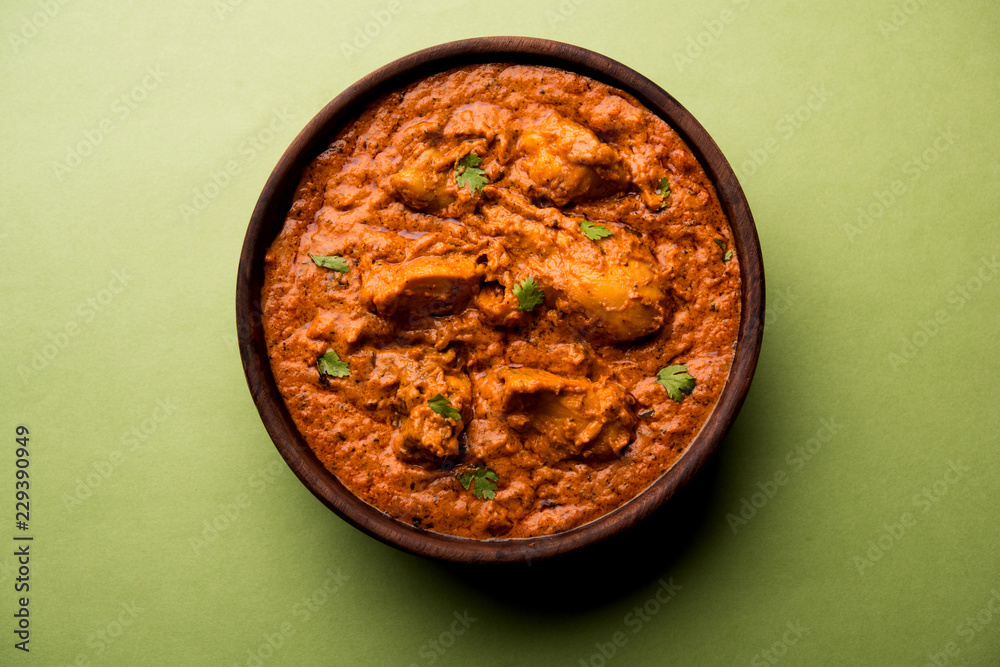 Murgh Makhani / Butter chicken tikka masala served with roti / Paratha and plain rice along with onion salad. selective focus Murgh Makhani / Butter chicken tikka masala served with roti / Paratha and plain rice along with onion salad. selective focus