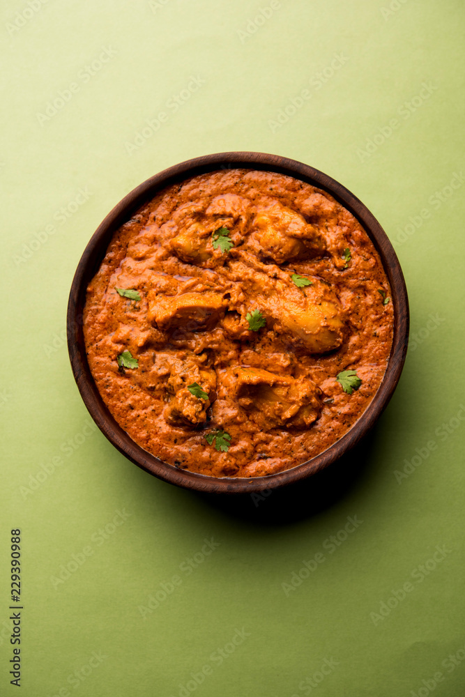 Murgh Makhani / Butter chicken tikka masala served with roti / Paratha and plain rice along with onion salad. selective focus Murgh Makhani / Butter chicken tikka masala served with roti / Paratha and plain rice along with onion salad. selective focus