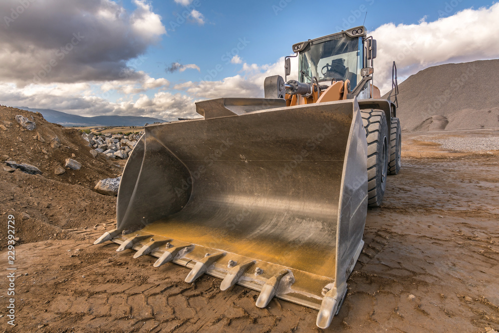 Quarry aggregate with heavy duty machinery. Construction industry. - obrazy, fototapety, plakaty 