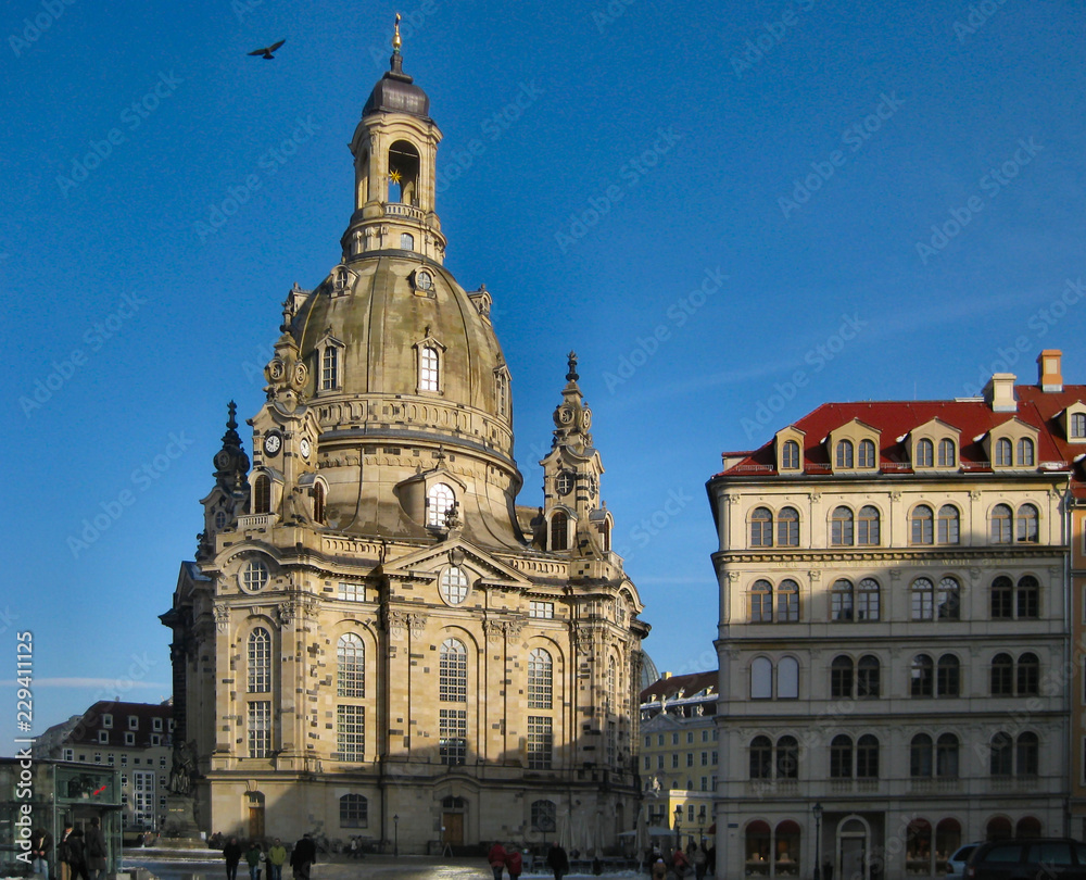 Der monumentale protestantische Kirchenbau ist das alte und neue Wahrzeichen der Stadt