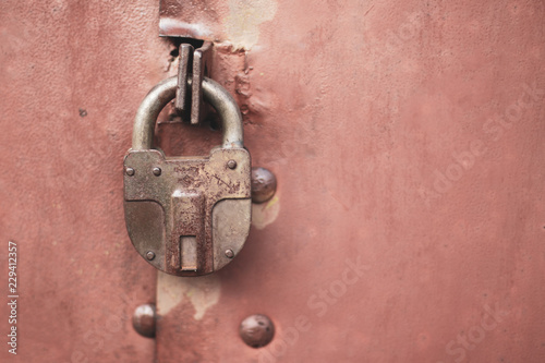 Red lock in vintage style © Shi 