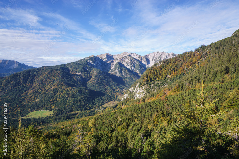 Berge mit Wolken