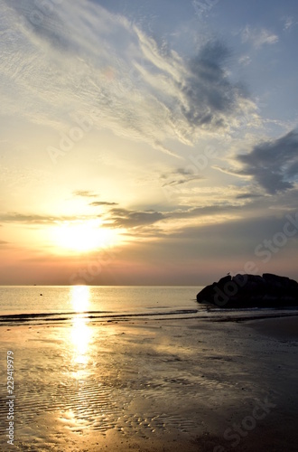 Sonnenaufgang, Wolkenstimmung am Meer © Zeitgugga6897