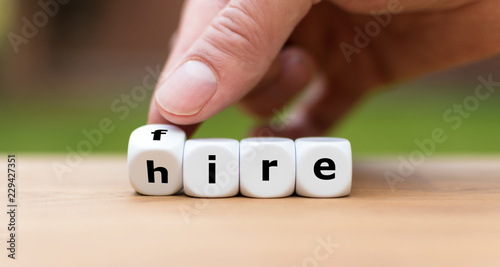 Εκτύπωση καμβά Hand is turning a dice and changes the word fire to hire
