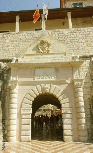 Montenegro  Kotor  porte de la ville  C  cile Patry-Morel