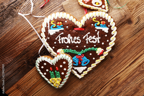 Fototapeta Naklejka Na Ścianę i Meble -  original bavarian christmas gingerbread heart on wood. xmas gingerbread cookie.