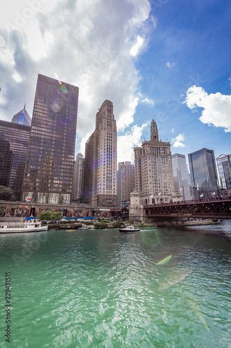 Chicago river in a sunny day. © Paulo Nabas