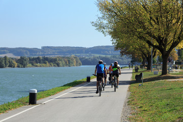 Wandcirkels Fietsen Fietstocht langs de Donau in Oostenrijk  © balakate