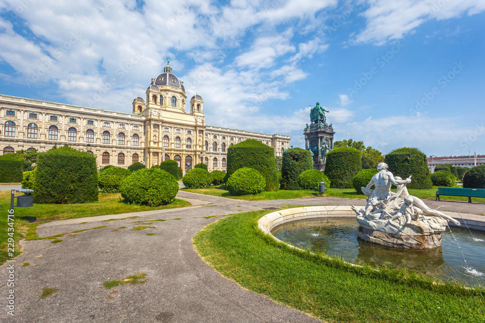 Obraz premium The Natural History Museum in Vienna, Austria