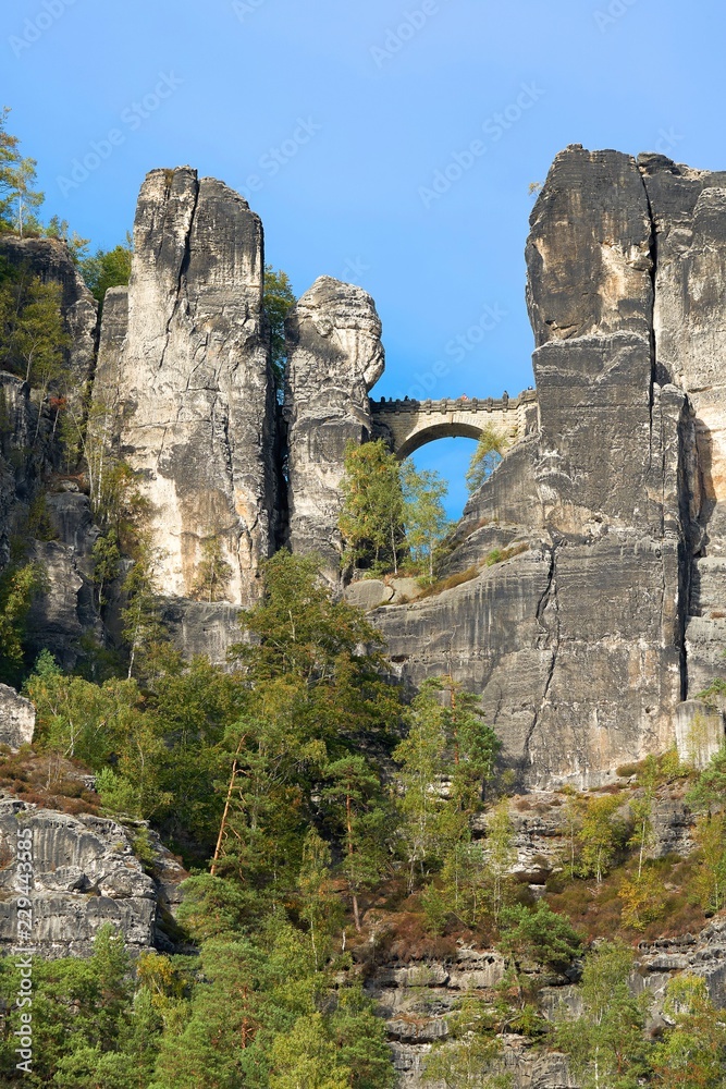 Bastei-Brücke zwischen den Felsen des Ebsandsteingebirges bei Rathen