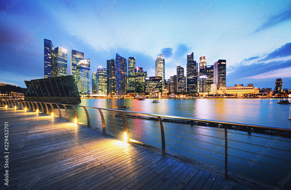Singapore business district panorama over Marina Bay. Marina bay Singapore at dusk, city skyline. Modern high building at twilight.