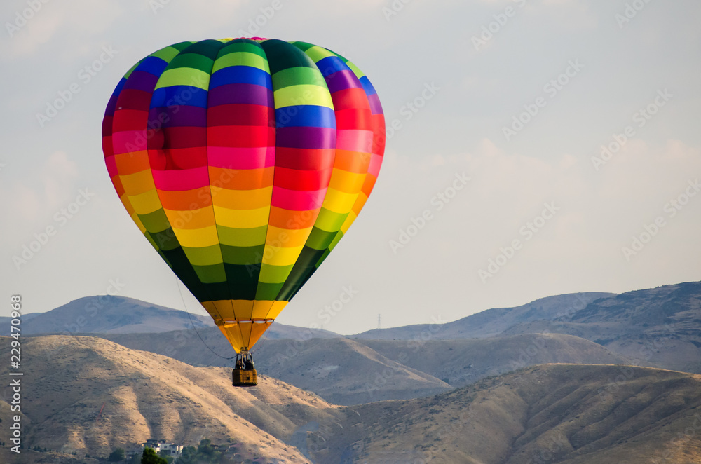 Naklejka premium Early Morning Launch of Hot Air Balloon