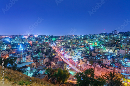 Fotografía Cityscape Amman downtown at dusk, Panoramic view from the citadel hill