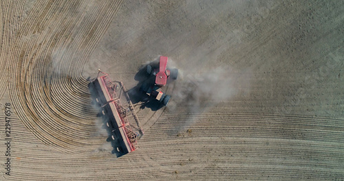Fotografia Tractor on a farm field