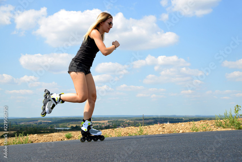 Schilderij op canvas Teenage girl on roller skates at summer
