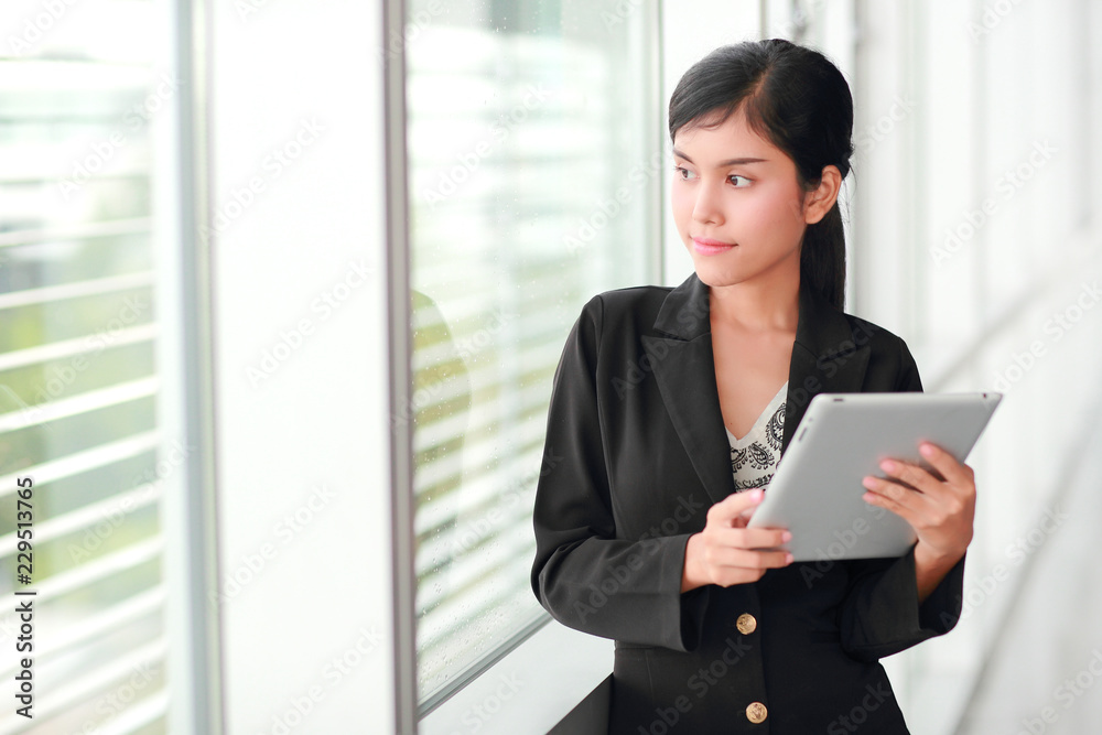 beautiful businesswoman portrait using tablet (this image for business and technology background concept) beautiful businesswoman portrait using tablet (this image for business and technology background concept)
