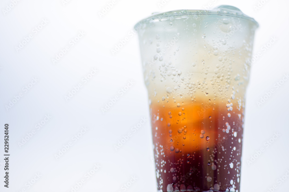A glass of water, a close-up view of cold ice, a glass of soft drinks (soft drinks, alcohol, nectar) placed on a wooden table, managed by the client or eaten to refresh the body. A glass of water, a close-up view of cold ice, a glass of soft drinks (soft drinks, alcohol, nectar) placed on a wooden table, managed by the client or eaten to refresh the body.