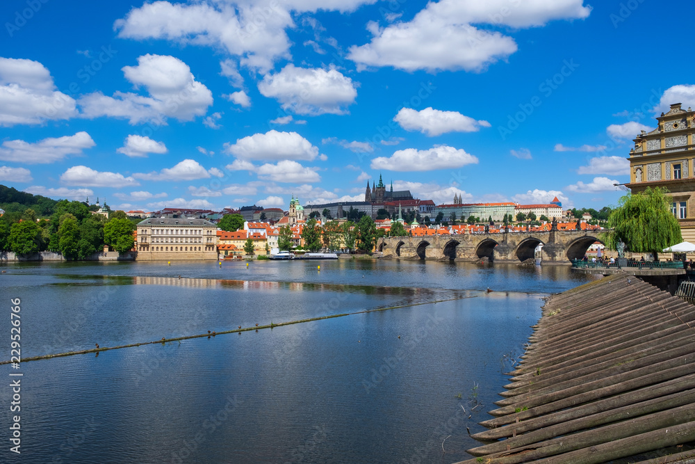 Die Moldau und die Kasrlsbrücke in Prag
