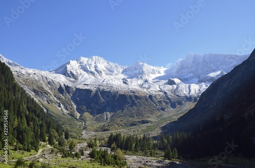Talschluss im Stillupptal vor Zillertaler Alpen mit Wollbach-Spi © traveldia