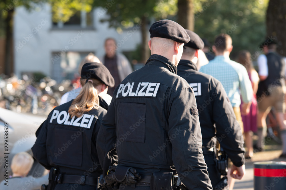 Polizei, Polizisten auf Streife Polizei, Polizisten auf Streife