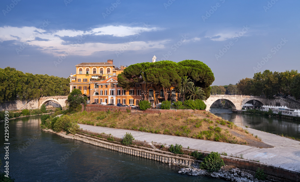 Fototapeta premium Pejzaż starego Rzymu w letni wieczór