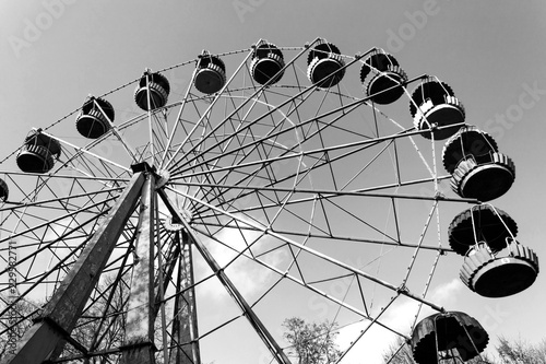 Old ferris wheel black and whte