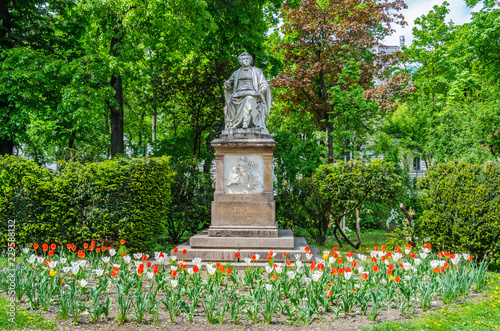 Schubert Statue in Stadtpark in Vienna, Austria © kovgabor79
