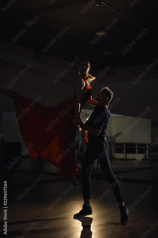 Fototapeta premium Passion dance couple, woman jumping