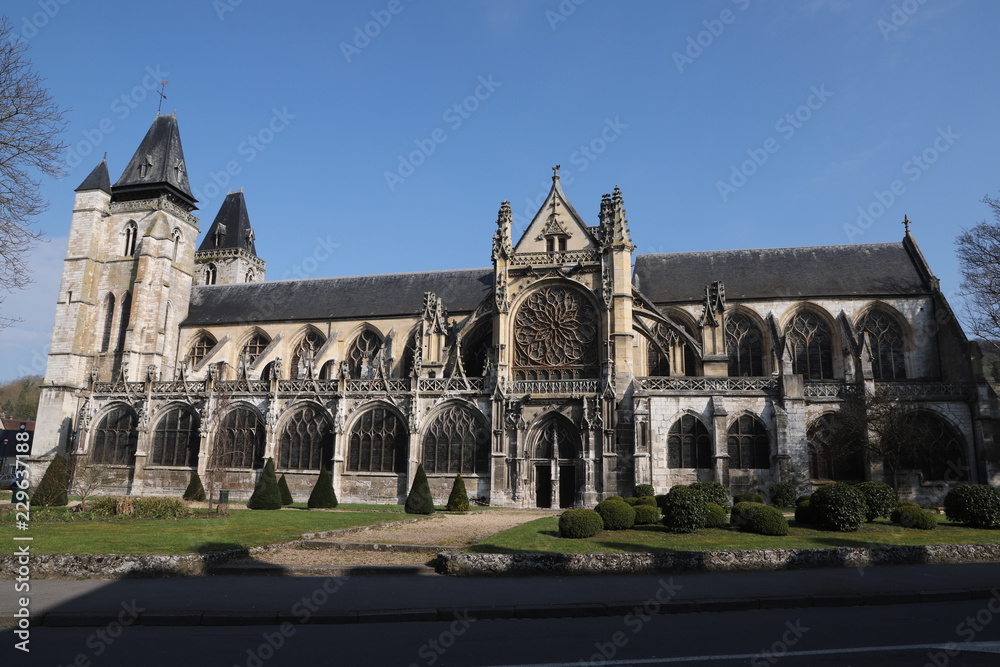 Cathédrale de France avec un ciel bleu magnifique
