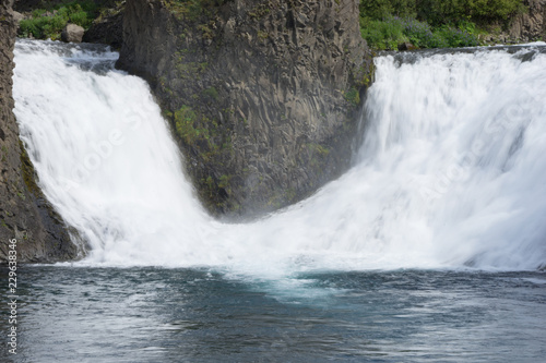Wasserfall Hjl  lparfoss im   j  rs  rdalur-Valley   S  d-Island