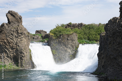 Landschaft am Wasserfall Hjlálparfoss im Þjórsárdalur-Valley / Süd-Island