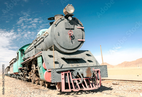 Tren en el desierto