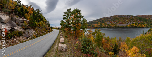 Fotografie Road through Acadia National Park in Autumn