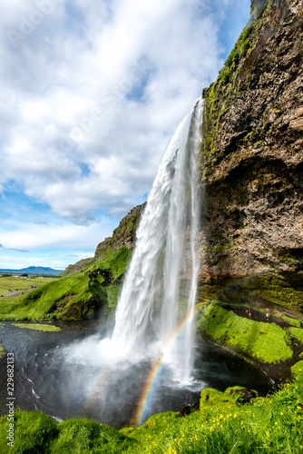 虹がかかった滝 © Mizuki Kato