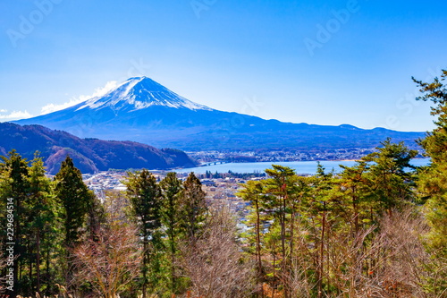 富士山と河口湖、山梨県富士河口湖町にて