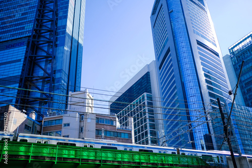 新橋高層ビルと鉄道 photo