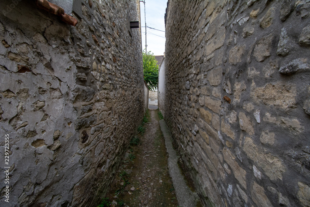 Obraz premium Narrow alley in Europe