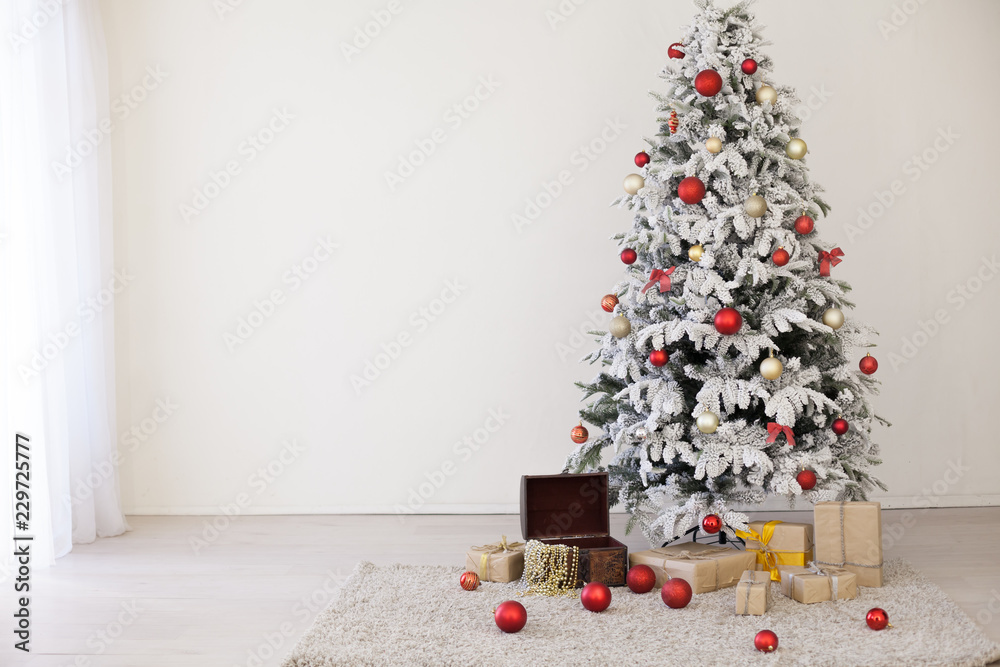 Christmas Decor White Christmas tree with gifts