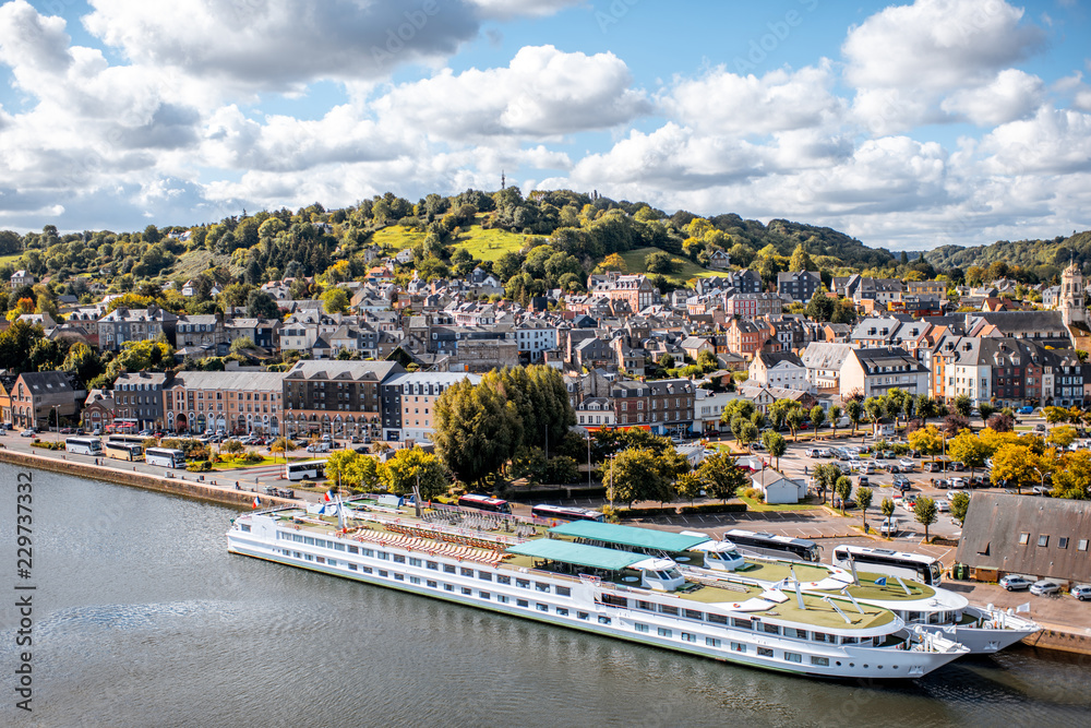 Φωτογραφία Aerial view on the port and old town of Honfleur, famous french city in Normandy